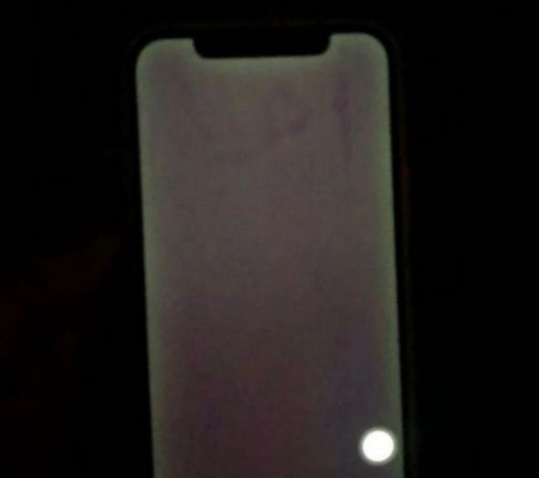 雷波苹果手机维修分享苹果客服回应 iPhone 12 屏幕“发绿”问题 